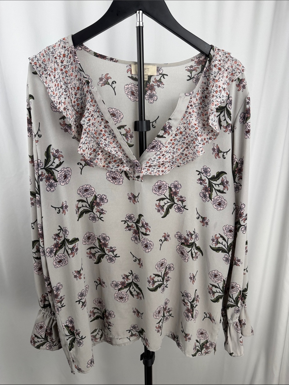 LOFT Floral Ruffle V Neck Blouse Gray Pink Long Sleeve Size Large